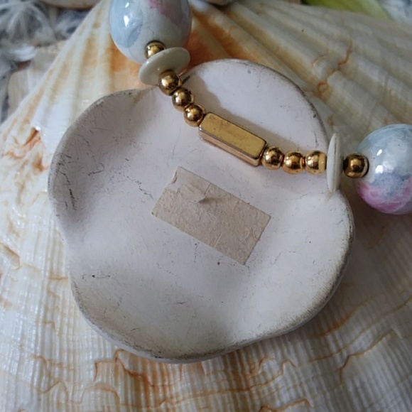 Shell like necklace made in JapanVintage ceramic pastel necklace, - Picture 6 of 11